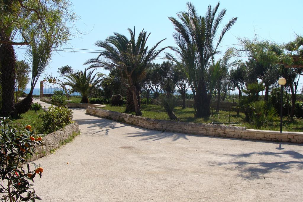 La Villa Rosa Al Mare Pozzallo Extérieur photo